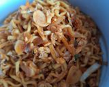Foto langkah ke 6 dari resep Mie goreng Telor plus sayuran.