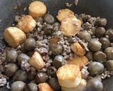 รูปขั้นตอนการทำที่ 2 ของ “ผัดเห็ดฟางเต้าหู้ไข่”