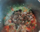 Foto del paso 4 de la receta: Guisado con morchellas 🍄🍄🍖🍅🍷