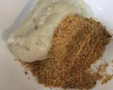 A picture of step 4 of Muah Chee.
