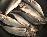 Foto del paso 1 de la receta: Jureles a la plancha con majada de ajo y perejil