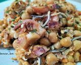 Foto del paso 6 de la receta: Garbanzos con revuelto de pulpo y gulas