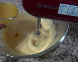 Foto del paso 2 de la receta: Bizcocho marmolado de naranja y chocolate - sin azúcar 🍊🍫👌