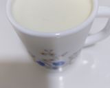 A picture of step 1 of Banana and mango smoothie.
