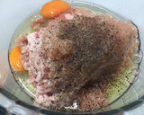 Foto del paso 1 de la receta: Pastel de pollo y jamón dé York envuelto en bacon