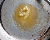Foto langkah ke 2 dari resep Telur dadar kentang *bukantelurdadarbiasa*.