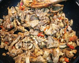 Foto del paso 4 de la receta: Setas y champiñones salteados 🍄🍴