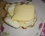 Foto del paso 2 de la receta: Huevo frito con queso