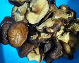 Foto langkah ke 2 dari resep Shiitake Tumis Kecap.