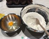 A picture of step 3 of Bejewelled Blueberry Surprise Muffins.