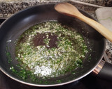 Foto del paso 4 de la receta: Salchichas mini con tomate y judías planas
