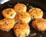 A picture of step 4 of Crispy peanuts Aaloo tikki.
