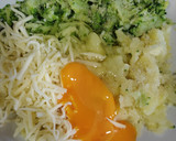 Foto del paso 1 de la receta: Tortitas de brócoli, patata y queso