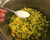 Foto del paso 2 de la receta: Choclos y arvejas gratinados en paila de greda