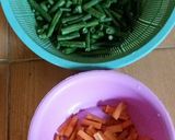 Foto langkah ke 1 dari resep Tumis Kacang Panjang mix wortel plus udang besar plus ebi.