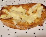 Foto del paso 1 de la receta: Tostas de queso brie y dulce de membrillo