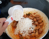Foto del paso 5 de la receta: Arroz con Pincho de Pollo y Salchicha (Arroz de Aprovechamiento)