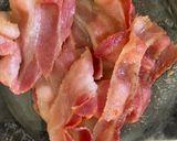 Foto del paso 3 de la receta: Pan con huevo escalfado, espárragos y tocino