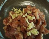 รูปขั้นตอนการทำที่ 1 ของ หมูผัดไข่ขยี้ คิคิ