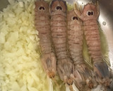 Foto del paso 3 de la receta: Guisadito de calamar, galeras y langostinos (olor a viernes)