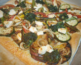 Foto del paso 4 de la receta: Coca de verduras y queso de cabra