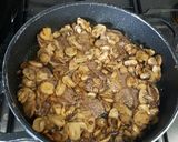 Foto del paso 7 de la receta: Churrasco a la cazuela con champiñones en salsa de vino blanco