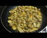 Foto del paso 3 de la receta Pollo con cúrcuma, champiñones y vino tinto