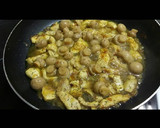 Foto del paso 3 de la receta: Pollo con cúrcuma, champiñones y vino tinto
