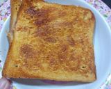 Foto langkah ke 4 dari resep Mozarella French Toast.
