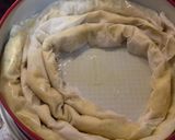 Φωτογραφία βήματος 7 της συνταγής Τυρόπιτα στριφτή με ανθότυρο και μυρωδικά