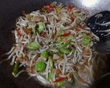 Foto langkah ke 3 dari resep Oseng Tauge Ikan Asin.