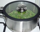 Gyömbéres-bazsalikomos zöldborsófőzelék  (liszt nélkül) recept fázis 7 fotója