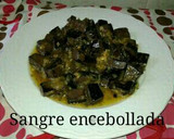 Foto del paso 4 de la receta: Sangre de pollo encebollada