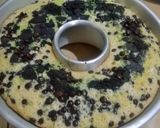 Foto langkah ke 7 dari resep Bolu Panggang Nutrijell Mangga tabur Oreo choco chip.