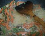 Foto langkah ke 3 dari resep Tumis wortel buncis.