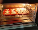 A picture of step 4 of Mix Dal's Cheesy Mango Muffins.