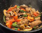Foto del paso 3 de la receta: Lomo saltado con entrecot de ternera 🤪🌶🤤