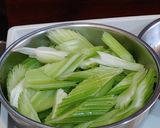 咸豬肉炒西芹的食譜步驟3照片