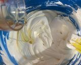 Foto langkah ke 5 dari resep Bolu kukus Marmer 3 telur.