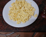 Foto del paso 3 de la receta: Huevos revueltos al ajillo con bacon y tostadas