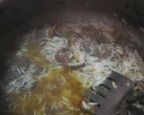 A picture of step 4 of Yakhni pulao.