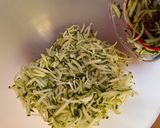 Foto del passaggio 4 della ricetta Plumcake morbido alle zucchine