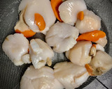 Foto del paso 5 de la receta: Vieiras en crema de setas y avellanas al aroma del tomillo
