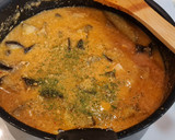 Foto del paso 5 de la receta: Pavo guisado con berenjena y patata en salsa de almendras y pan