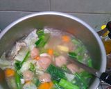 Foto langkah ke 5 dari resep Sayur Sop Ayam Rame.