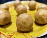 A picture of step 9 of Besan aur gond ke ladoo.