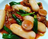 Hình bước làm 3 của món Bánh gạo, chả cá sốt cà chua 😂