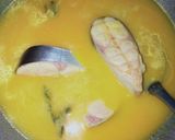 Foto langkah ke 4 dari resep Ikan santan bumbu kuning.