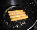 A picture of step 1 of Egg pizza.