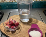 Foto del paso 1 de la receta: Agua fresca de Fresa 🍓